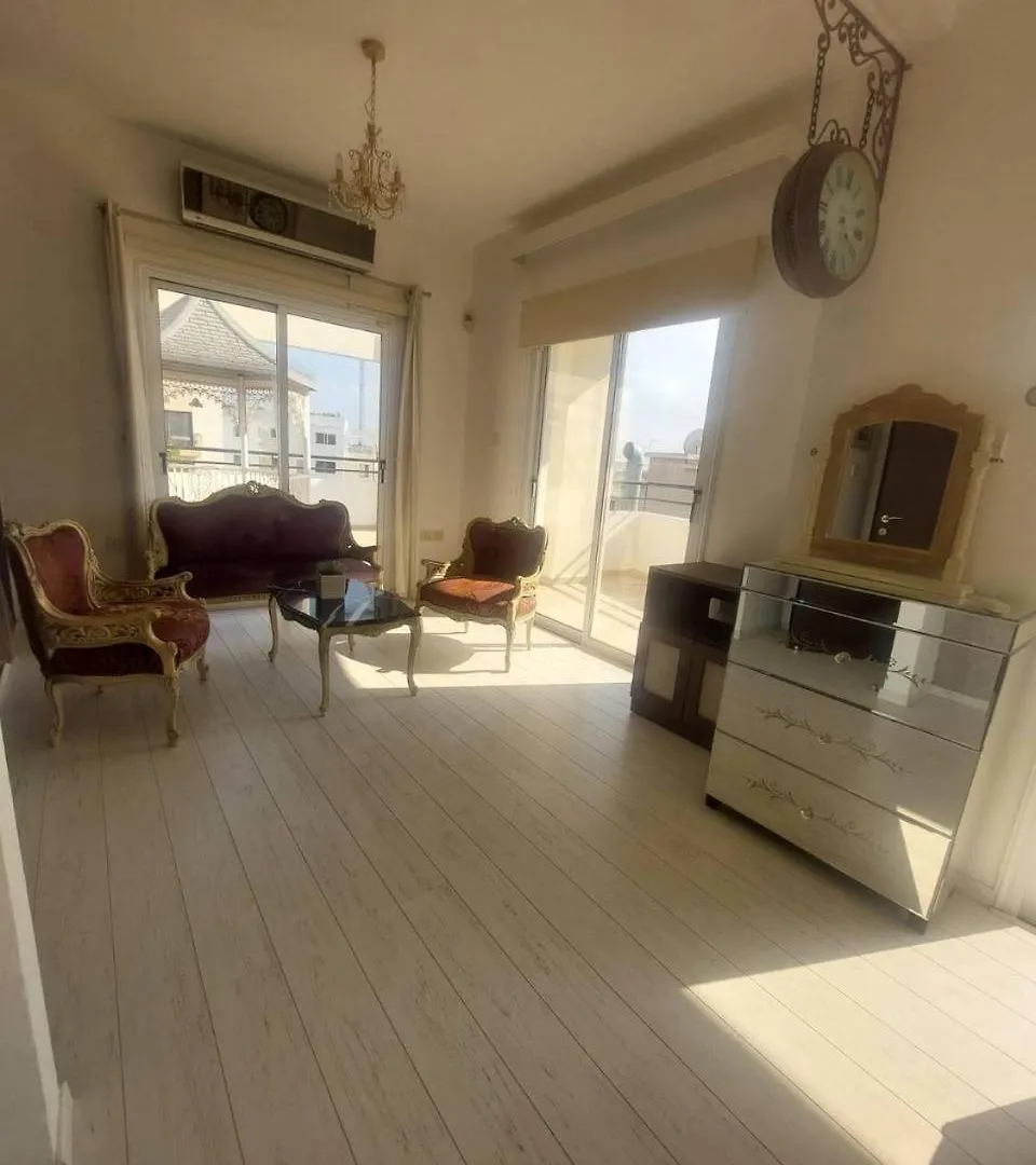 Central 1 Bedroom Lux Apartment contacts