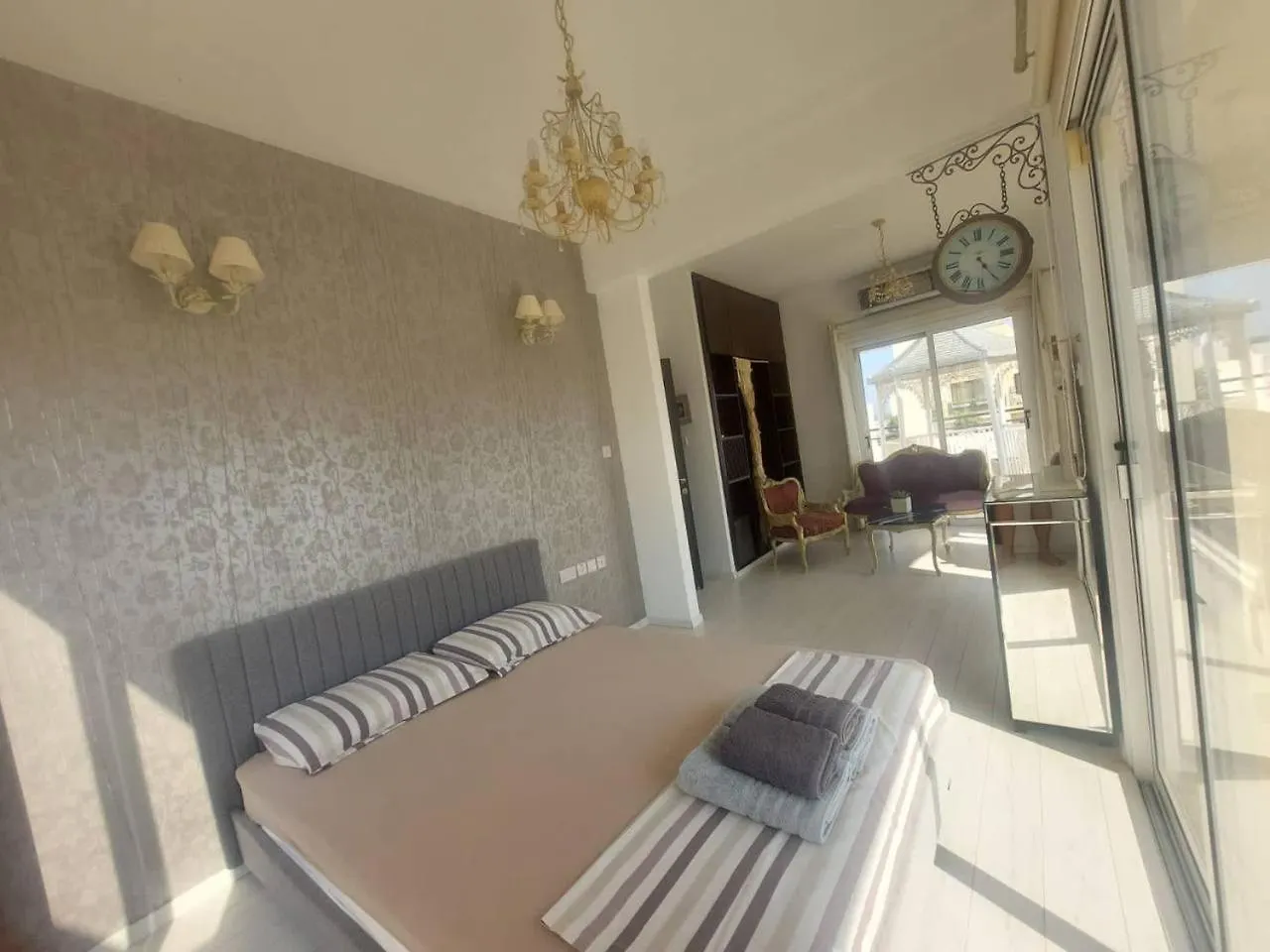 Central 1 Bedroom Lux Apartment Larnaca